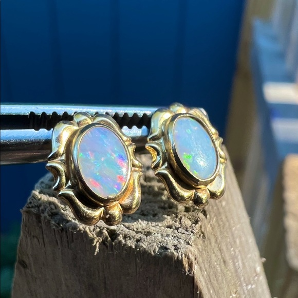 Vintage solid 14k yellow gold genuine opal earrings - Picture 12 of 16
